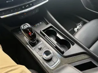 Sedán Cadillac CT5-V 2021 de 4 puertas