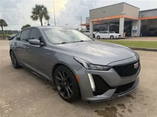 Sedán Cadillac CT5-V 2021 de 4 puertas