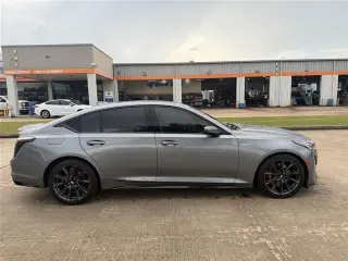 Sedán Cadillac CT5-V 2021 de 4 puertas