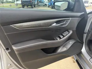 Sedán Cadillac CT5-V 2021 de 4 puertas