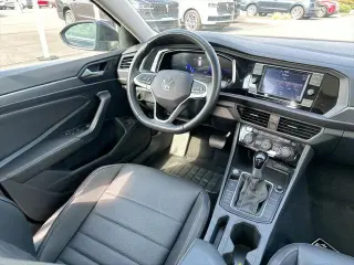 Volkswagen Jetta 2024 SE 4dr Sedán