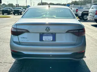 Volkswagen Jetta 2024 SE 4dr Sedán