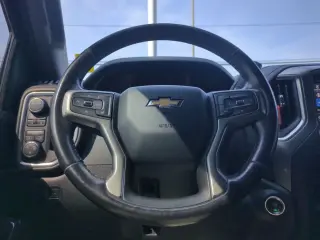 Chevrolet Silverado 1500 2021 4x4 LT 4 puertas Crew Cab intereje de 5.8 pies con el paquete 1LT