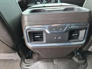 GMC Sierra 1500 2023 4x4 Denali 4p Cabaña de Tripulación 5.8 pies de caja larga