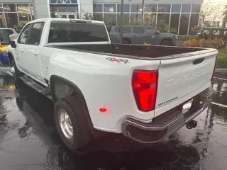 Chevrolet Silverado 3500HD 2023 4x4 LT 4 puertas Crew Cab SRW
