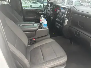 Chevrolet Silverado 3500HD 2023 4x4 LT 4 puertas Crew Cab SRW