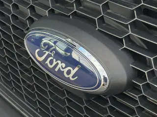 Ford Transit 2024 250 3dr LWB Techo Medio Furgón de Carga