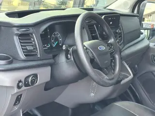 Ford Transit 2024 250 3dr LWB Techo Medio Furgón de Carga