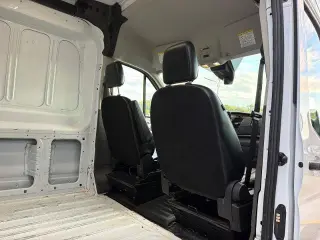Ford Transit 2024 250 3dr LWB Techo Medio Furgón de Carga