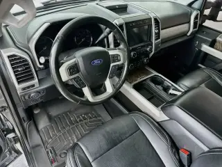 Ford F-350 Super Duty 2019 4x4 Lariat 4dr Crew Cab 6.8 ft. SB SRW Pickup