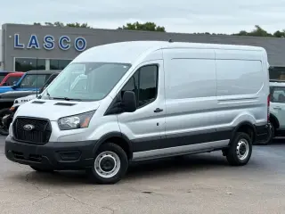 Ford Transit 2025 150 3dr LWB Techo Medio Furgón de Carga