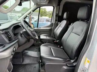 Ford Transit 2025 150 3dr LWB Techo Medio Furgón de Carga