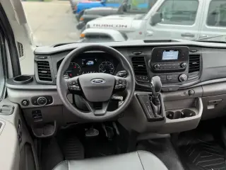 Ford Transit 2025 150 3dr LWB Techo Medio Furgón de Carga