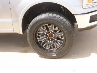 Ford F-150 2020 4x2 Lariat 4 puertas SuperCrew 5.5 pies. SB