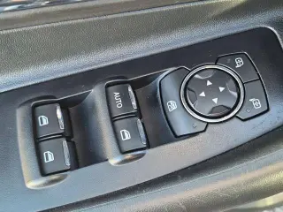 Ford Taurus 2018 SEL 4dr Sedan