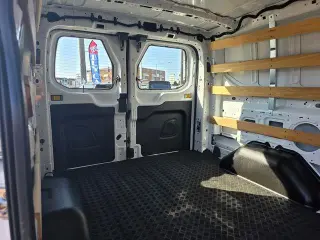 Ford Transit 2025 250 3pu LTR Techo Bajo Furgón de Carga