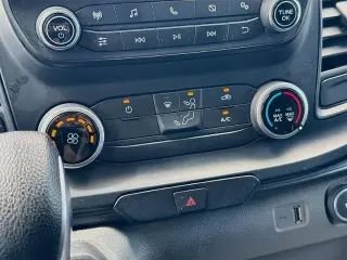 Ford Transit 2023 250 3dr SWB Techo Medio Furgón de Carga