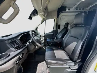 Ford Transit 2023 250 3dr SWB Techo Medio Furgón de Carga