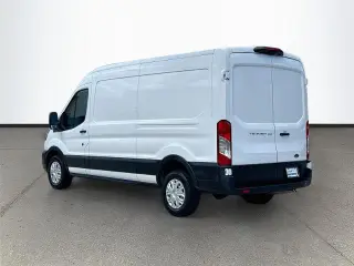 Ford Transit 2023 250 3dr SWB Techo Medio Furgón de Carga