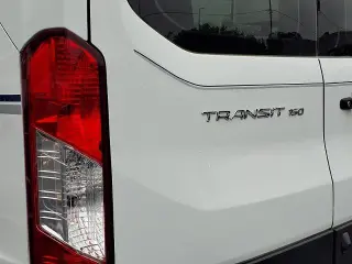 Ford Transit 2018 150 XLT 3dr SWB Techo Bajo Furgón de Pasajeros con Puertas Laterales de Pasajeros 60/40
