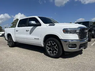 Ram 1500 2025 4x4 Laramie 4 puertas Crew Cab 1.7 m SB Pickup