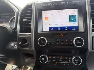 Ford Expedition 2021 4x4 XLT 4dr SUV