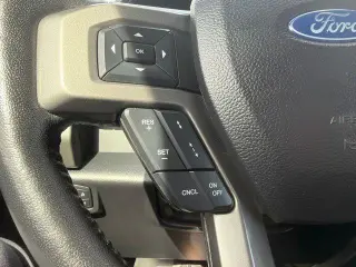 Ford Expedition 2021 4x4 XLT 4dr SUV