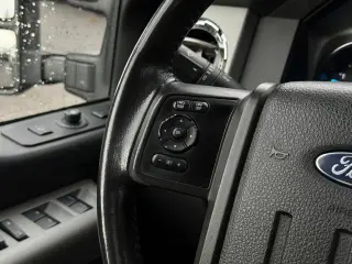 Ford F-350 Super Duty 2016 4x4 Lariat 4dr Crew Cab 6.8 ft. SB SRW Pickup