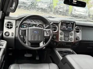 Ford F-350 Super Duty 2016 4x4 Lariat 4dr Crew Cab 6.8 ft. SB SRW Pickup