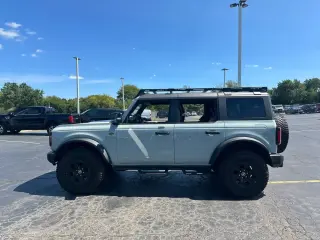 Ford Bronco 2023 4x4 Base Advanced 4dr SUV