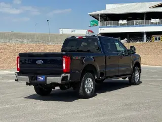 Ford F-250 Super Duty 2024 4x4 XLT 4dr Crew Cab 6.8 ft. SB Pickup