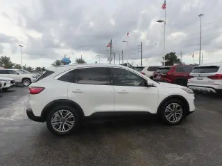 Ford Escape 2022 SEL 4dr SUV