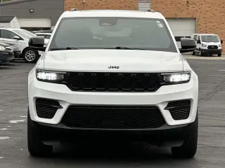 Jeep Grand Cherokee 2024 4x4 Laredo 4dr SUV