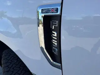 Ford F-250 Super Duty 2019 4x4 Lariat 4dr SuperCab 6.8 ft. SB Pickup