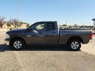 Ram 1500 Clásico 2024 4x2 SLT 4p Cubierta Cuadrada Cabina Cuadrada de 6.3 pies PT Camioneta