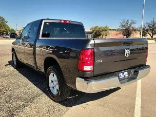 Ram 1500 Clásico 2024 4x2 SLT 4p Cubierta Cuadrada Cabina Cuadrada de 6.3 pies PT Camioneta