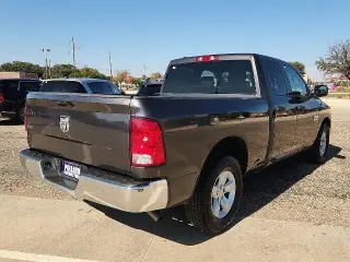 Ram 1500 Clásico 2024 4x2 SLT 4p Cubierta Cuadrada Cabina Cuadrada de 6.3 pies PT Camioneta