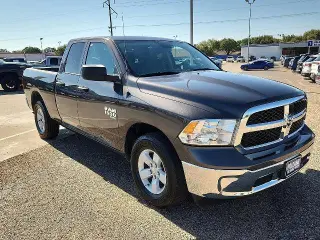 Ram 1500 Clásico 2024 4x2 SLT 4p Cubierta Cuadrada Cabina Cuadrada de 6.3 pies PT Camioneta