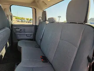 Ram 1500 Clásico 2024 4x2 SLT 4p Cubierta Cuadrada Cabina Cuadrada de 6.3 pies PT Camioneta