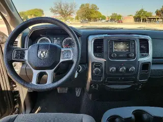 Ram 1500 Clásico 2024 4x2 SLT 4p Cubierta Cuadrada Cabina Cuadrada de 6.3 pies PT Camioneta