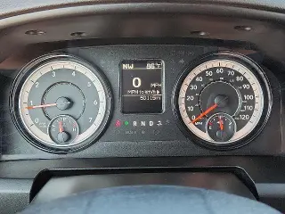 Ram 1500 Clásico 2024 4x2 SLT 4p Cubierta Cuadrada Cabina Cuadrada de 6.3 pies PT Camioneta