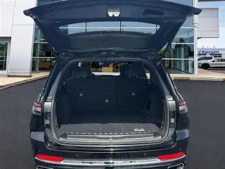 Jeep Grand Cherokee 2023 4x4 Overland 4dr SUV