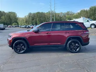 Jeep Grand Cherokee 2023 4x4 Laredo 4dr SUV