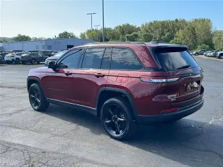 Jeep Grand Cherokee 2023 4x4 Laredo 4dr SUV