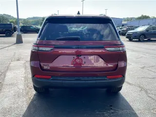 Jeep Grand Cherokee 2023 4x4 Laredo 4dr SUV