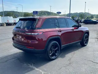 Jeep Grand Cherokee 2023 4x4 Laredo 4dr SUV