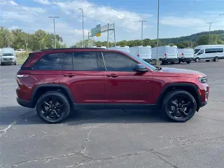 Jeep Grand Cherokee 2023 4x4 Laredo 4dr SUV