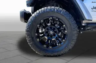Jeep Wrangler Unlimited 2018 4x4 Sahara 4dr SUV (versión media del año)