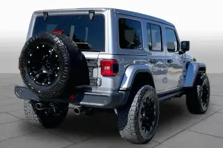 Jeep Wrangler Unlimited 2018 4x4 Sahara 4dr SUV (versión media del año)