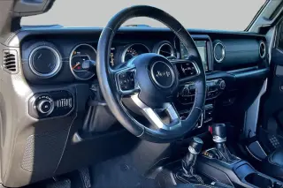 Jeep Wrangler Unlimited 2018 4x4 Sahara 4dr SUV (versión media del año)
